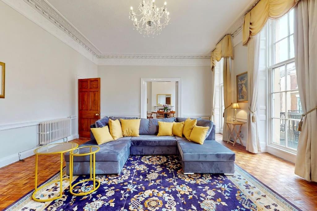 Georgian House With Parking Holiday home *