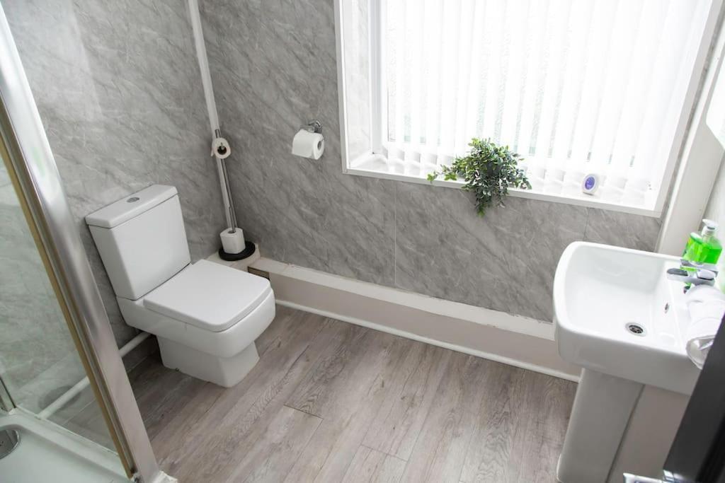 Bootle, Modern 1bed Ft Apartment *