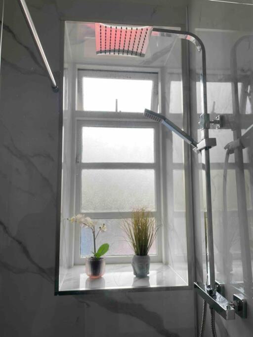 Linnet House - Relaxing - Leafy - Whole Apt- 2 Bed Apartment *