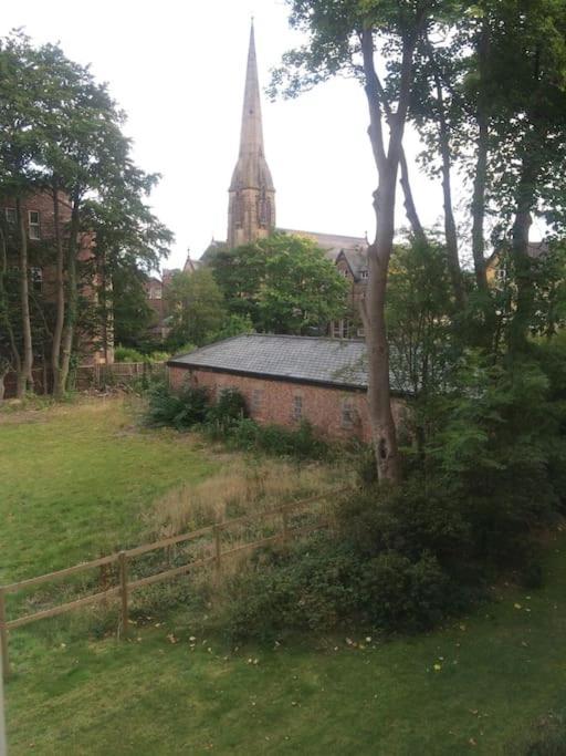 Apartment Linnet House - Relaxing - Leafy - Whole Apt- 2 Bed *