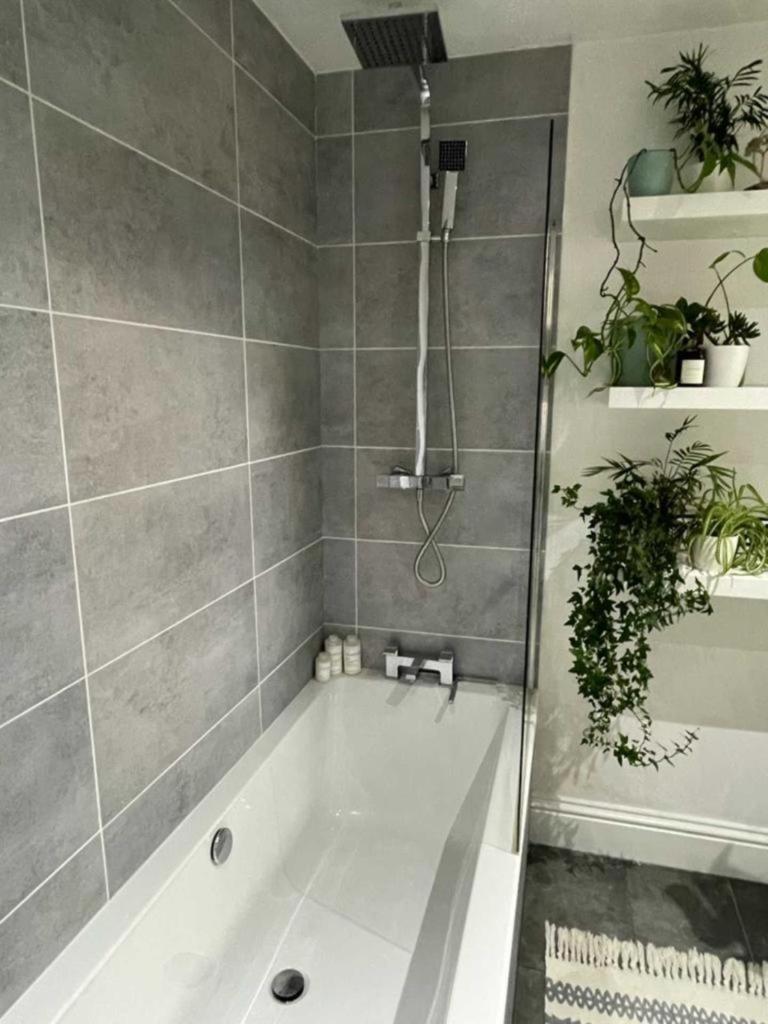 Orange Rentals- Cosy 1-bed Near Lark Lane & Sefton Park * Liverpool