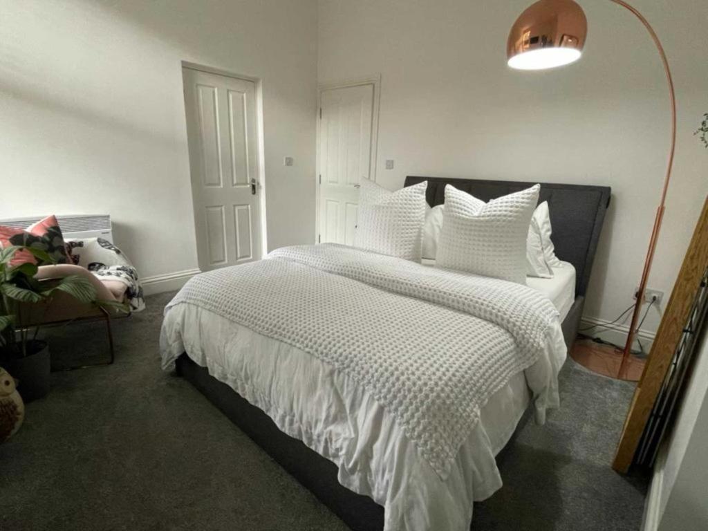Orange Rentals- Cosy 1-bed Near Lark Lane & Sefton Park