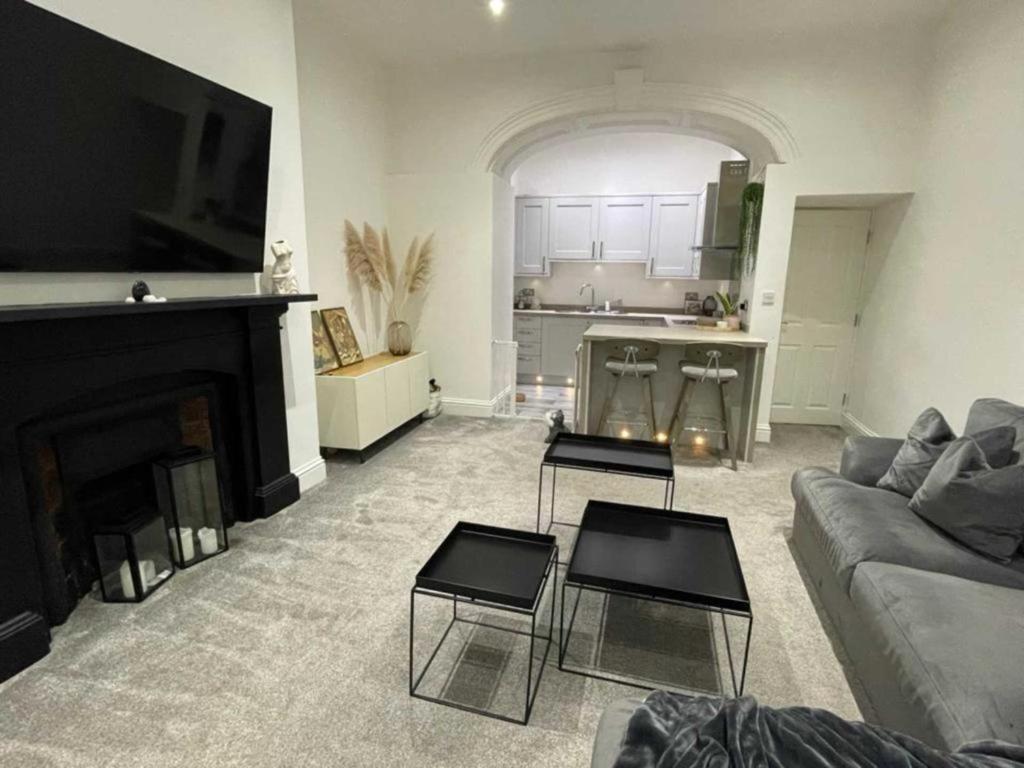 Apartment Orange Rentals- Cosy 1-bed Near Lark Lane & Sefton Park *