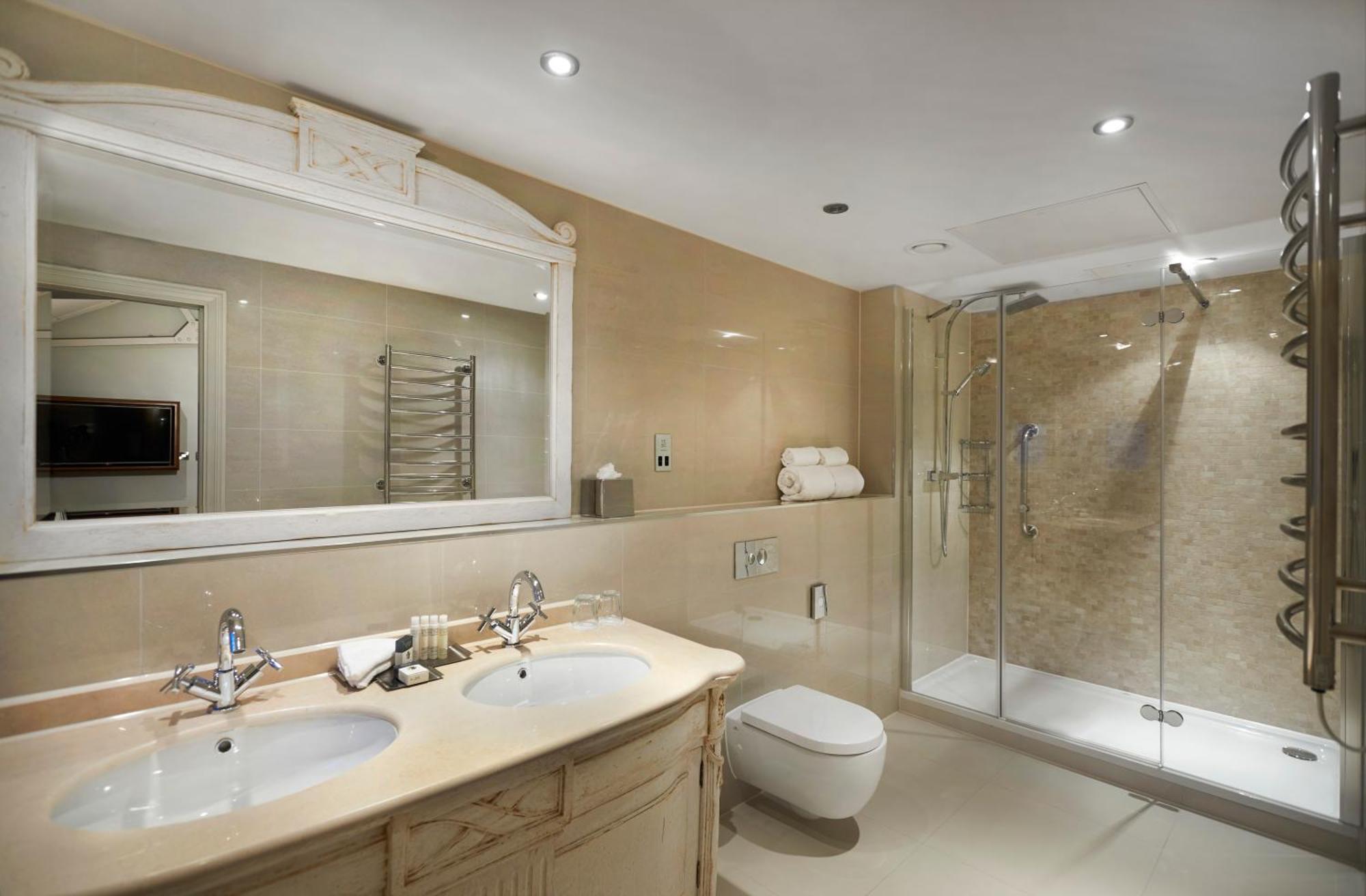 Doubletree By Hilton & Hotel