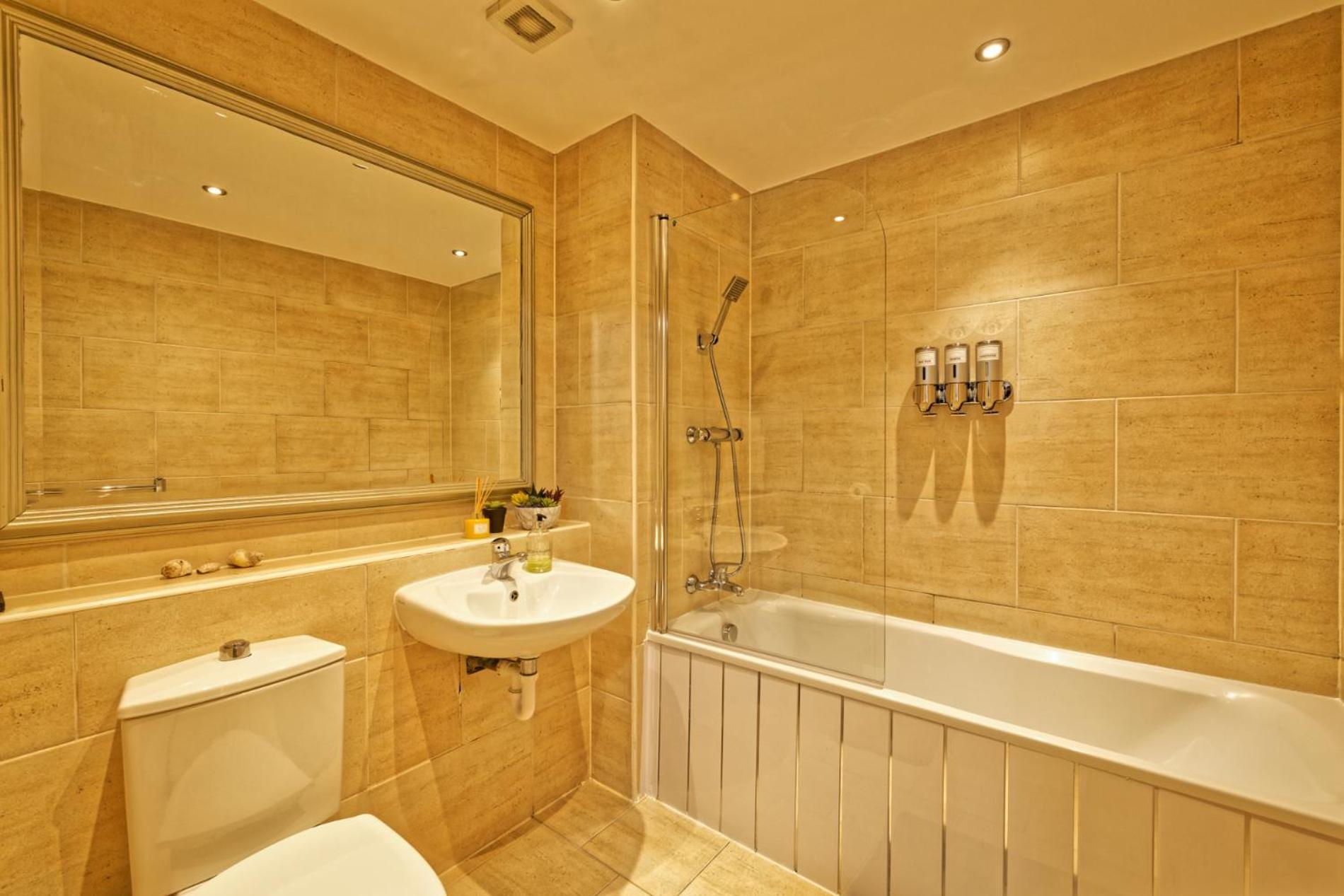 Sidemersey Livings- Convenient And 2-bedroom Haven In L1 Apartment