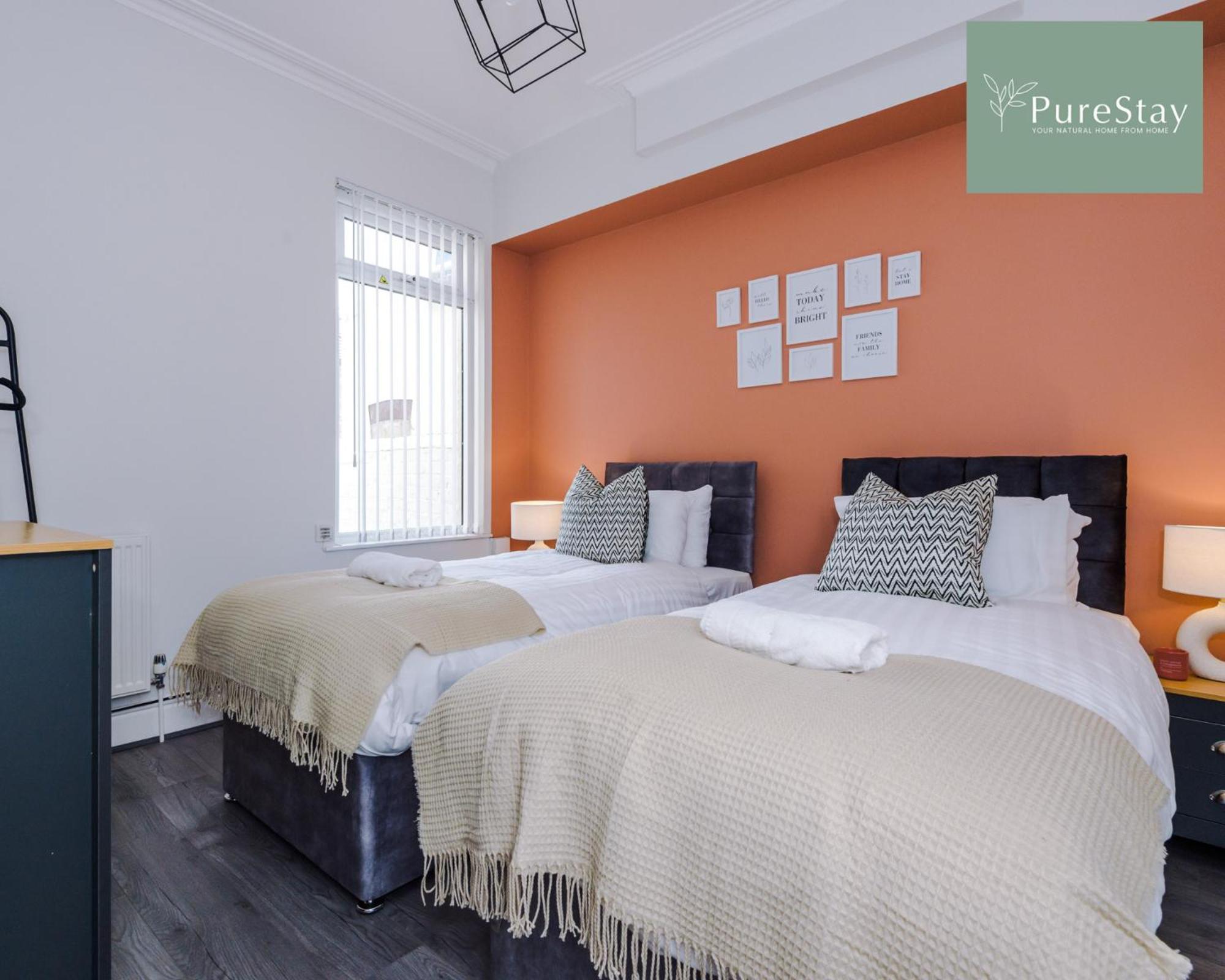 Purestay Family Home: Four-bedroom Haven In