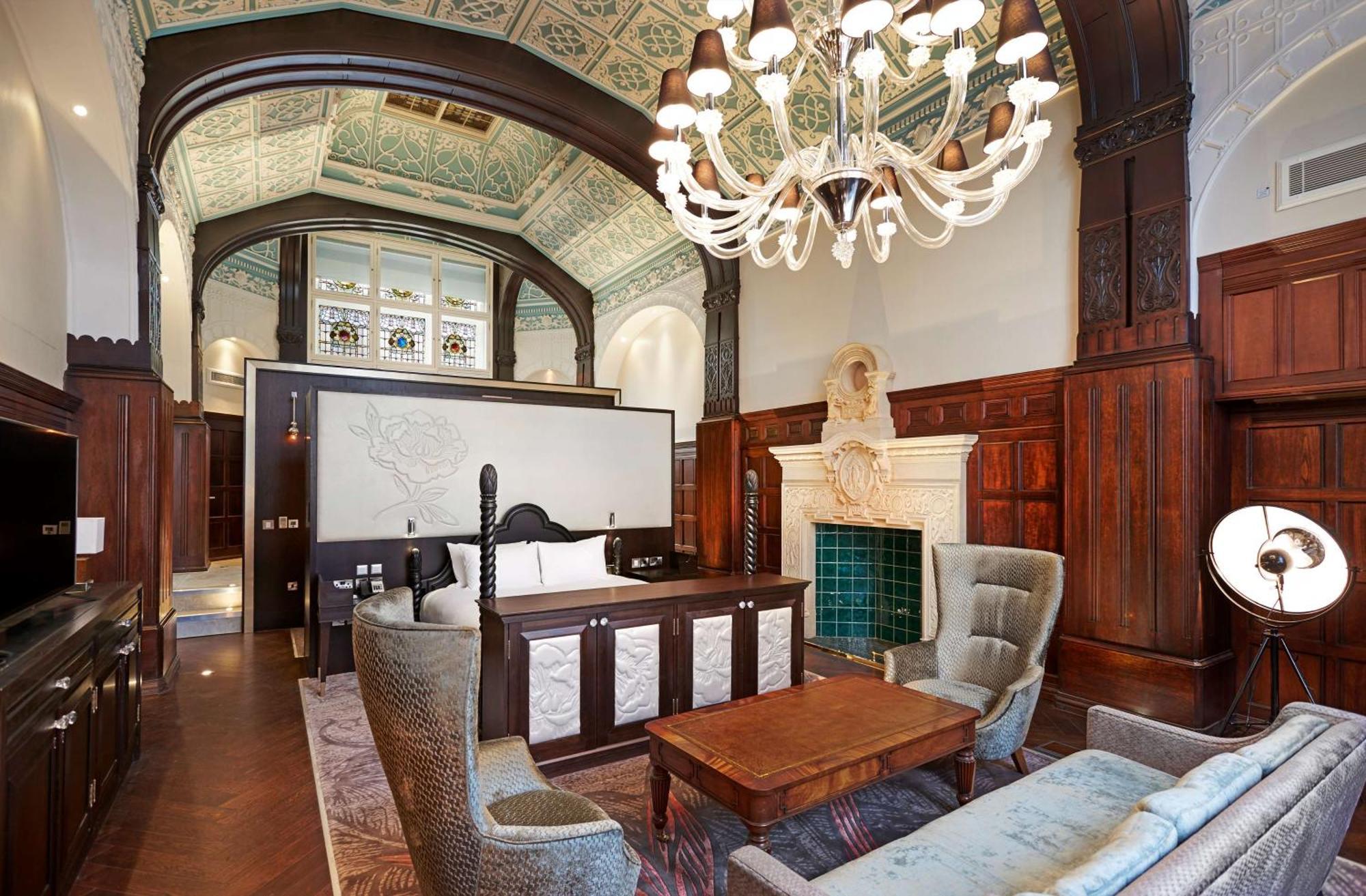 Doubletree By Hilton &