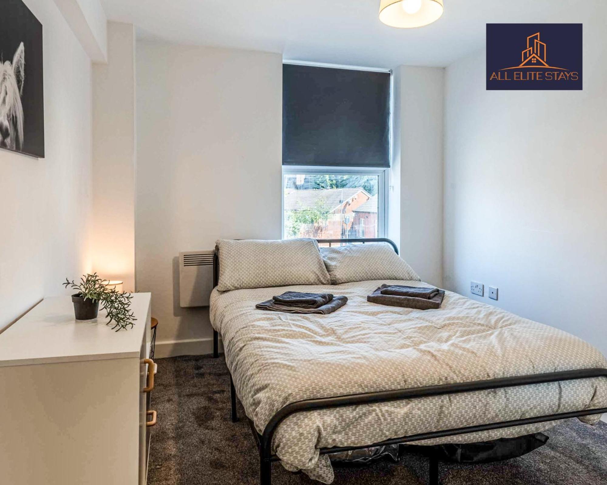 Swan House: With Parking Apartment