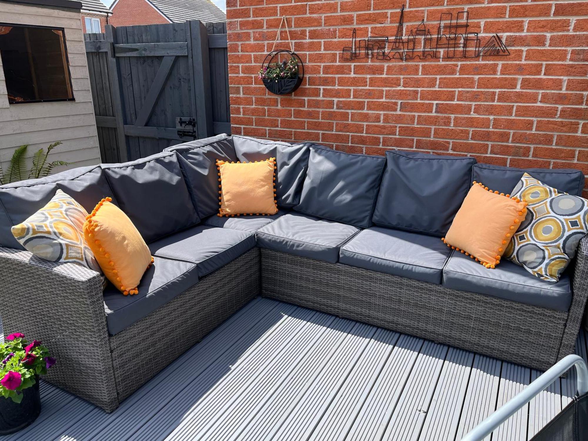 Anfield Parkview: Family With Garden