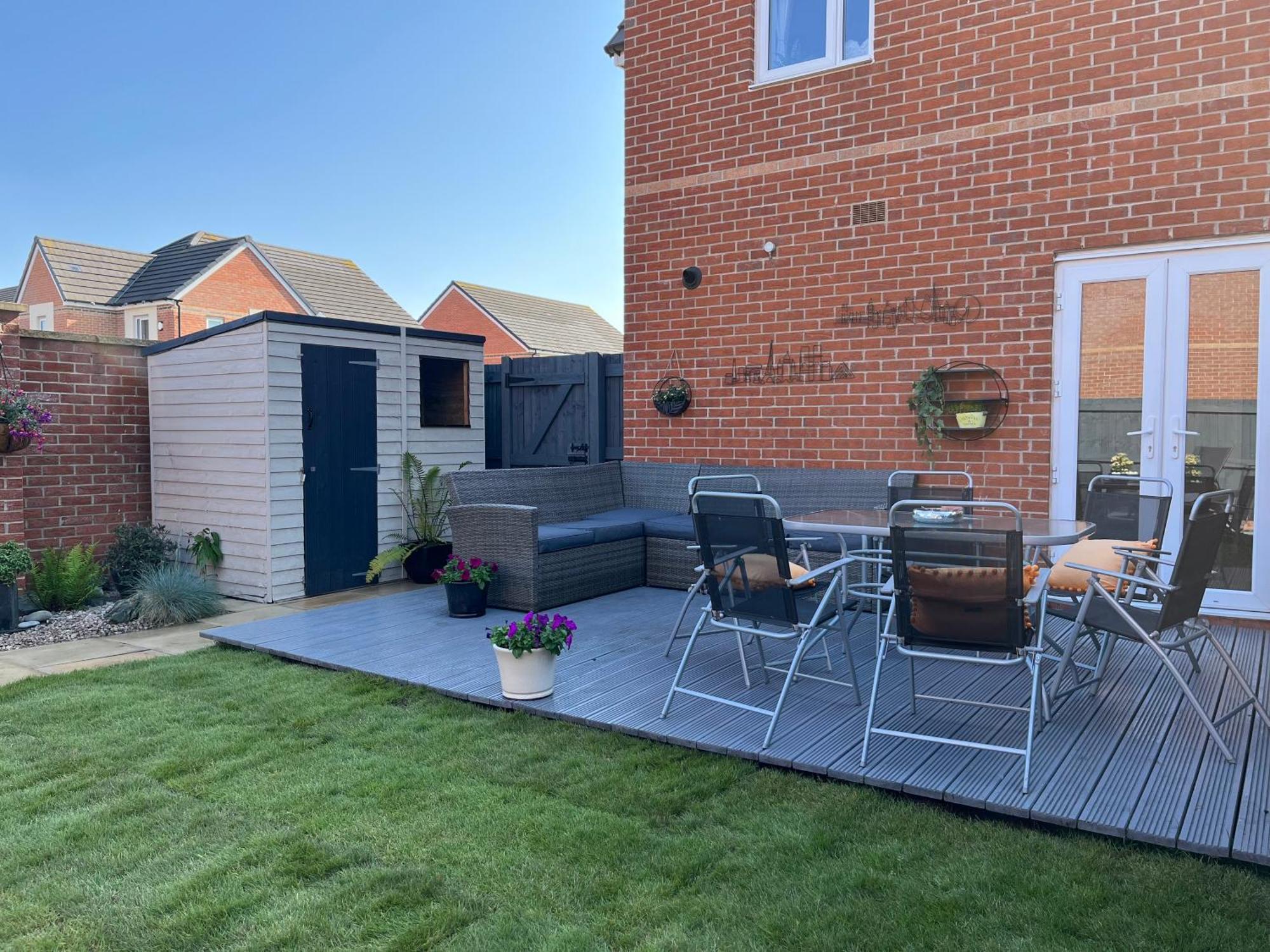 Anfield Parkview: Family With Garden