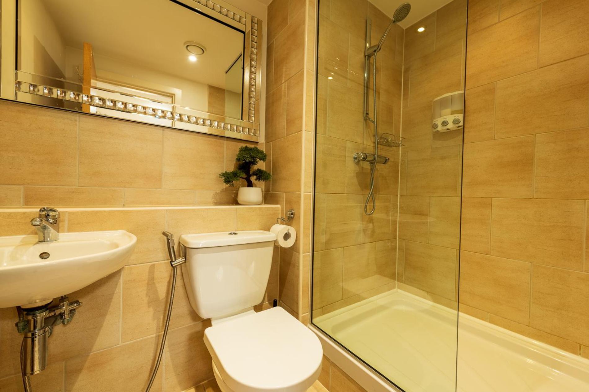 Apartment Sidemersey Livings- Convenient And 2-bedroom Haven In L1