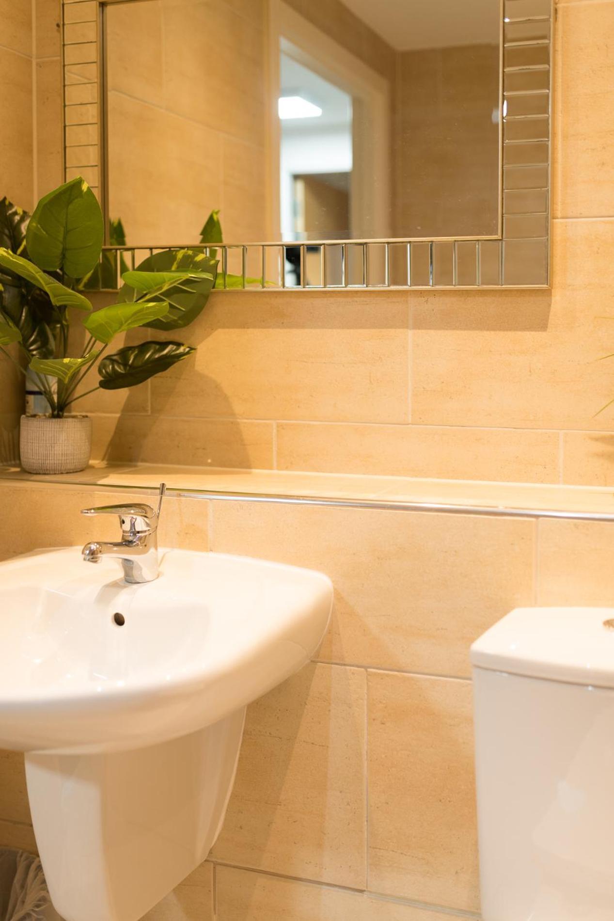 Sidemersey Livings- Convenient And 2-bedroom Haven In L1 Apartment Liverpool