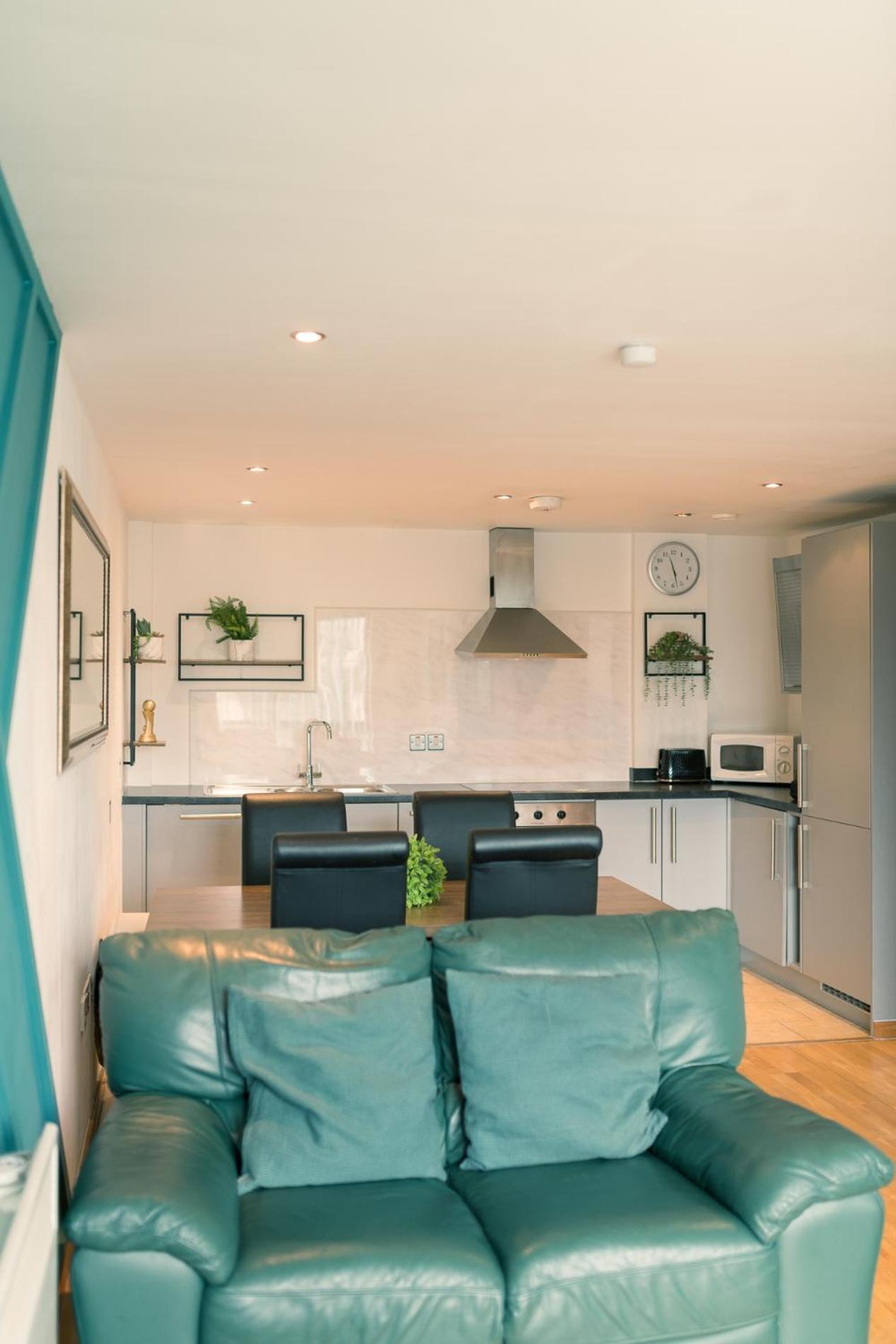 Sidemersey Livings- Convenient And 2-bedroom Haven In L1 Apartment