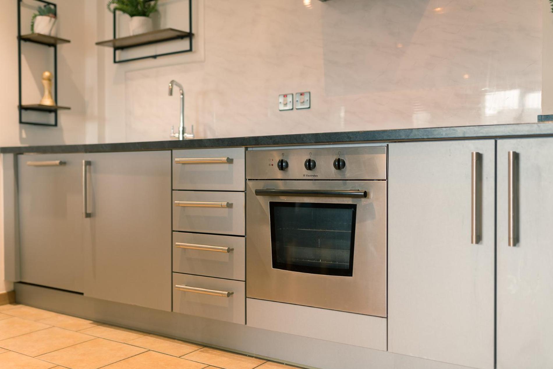 Sidemersey Livings- Convenient And 2-bedroom Haven In L1 *