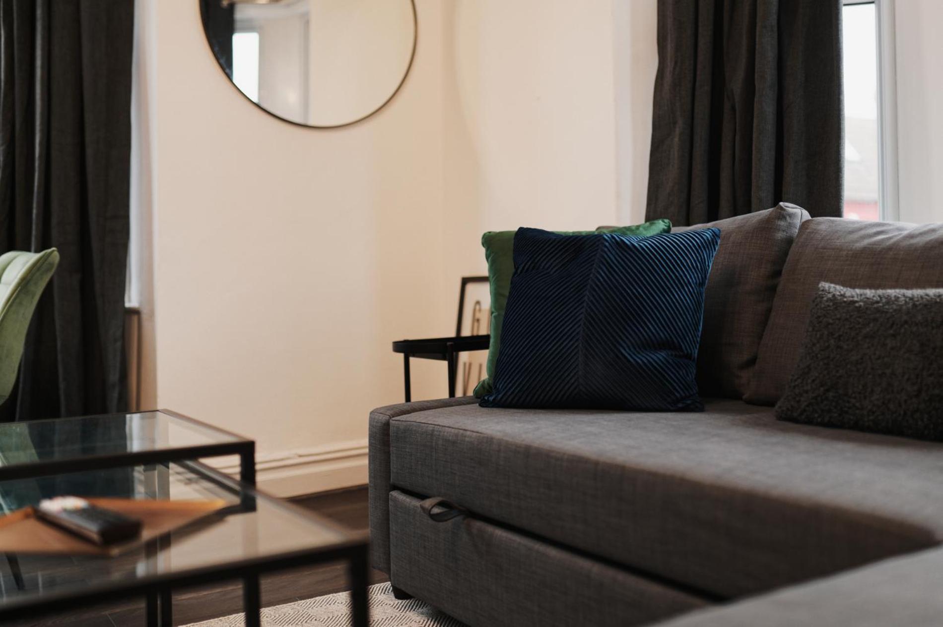 Lamara Flat 2, * Liverpool