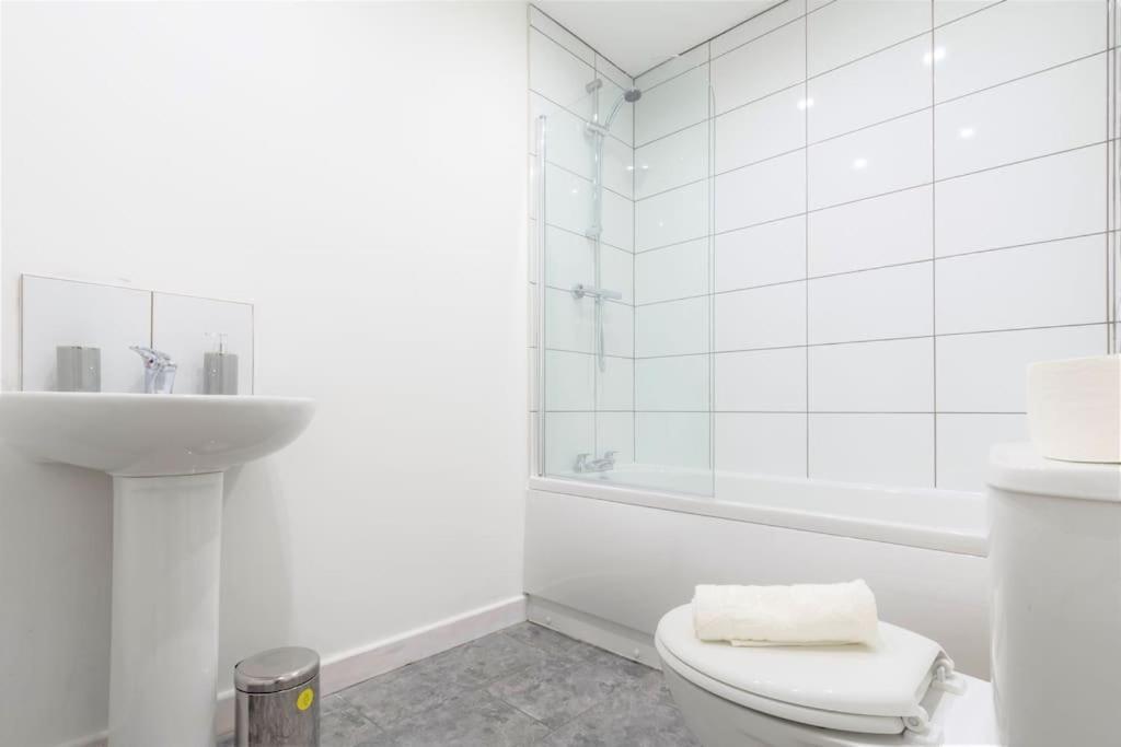 Apartment Riverside Rendezvous 1 Bedroom Near Airport And Centre Sf *