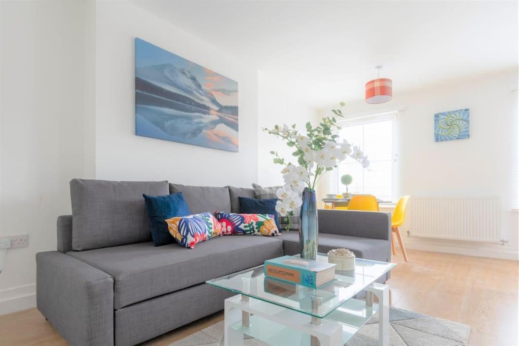 Apartment Riverside Rendezvous 1 Bedroom Near Airport And Centre Sf *