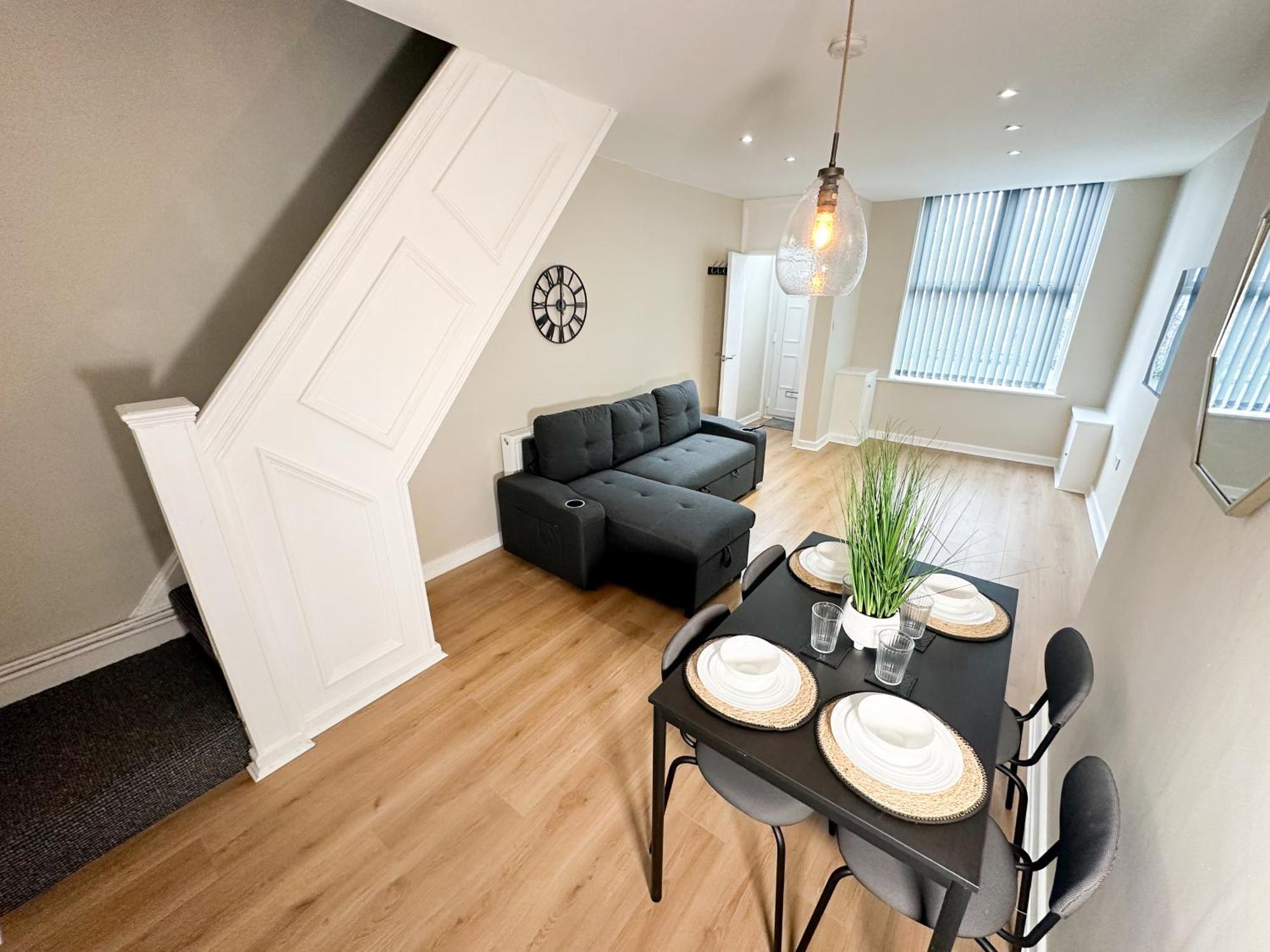 2 Bedroom House 10 Mins To Centre & Dock Holiday home *