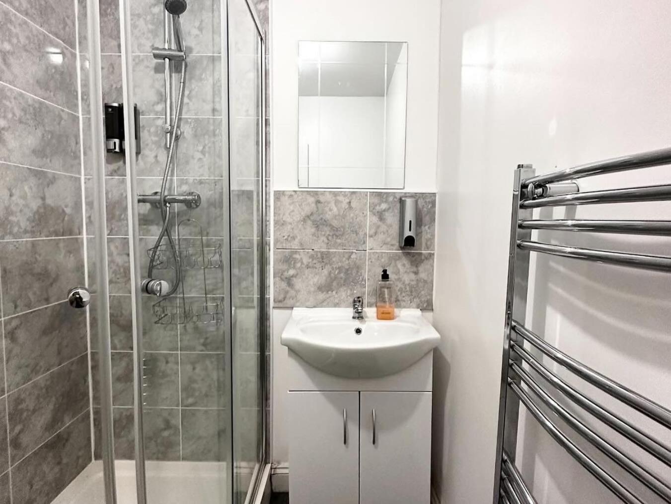 City Centre - Spacious Duplex - 6 Bedrooms - Sleeps 14 People