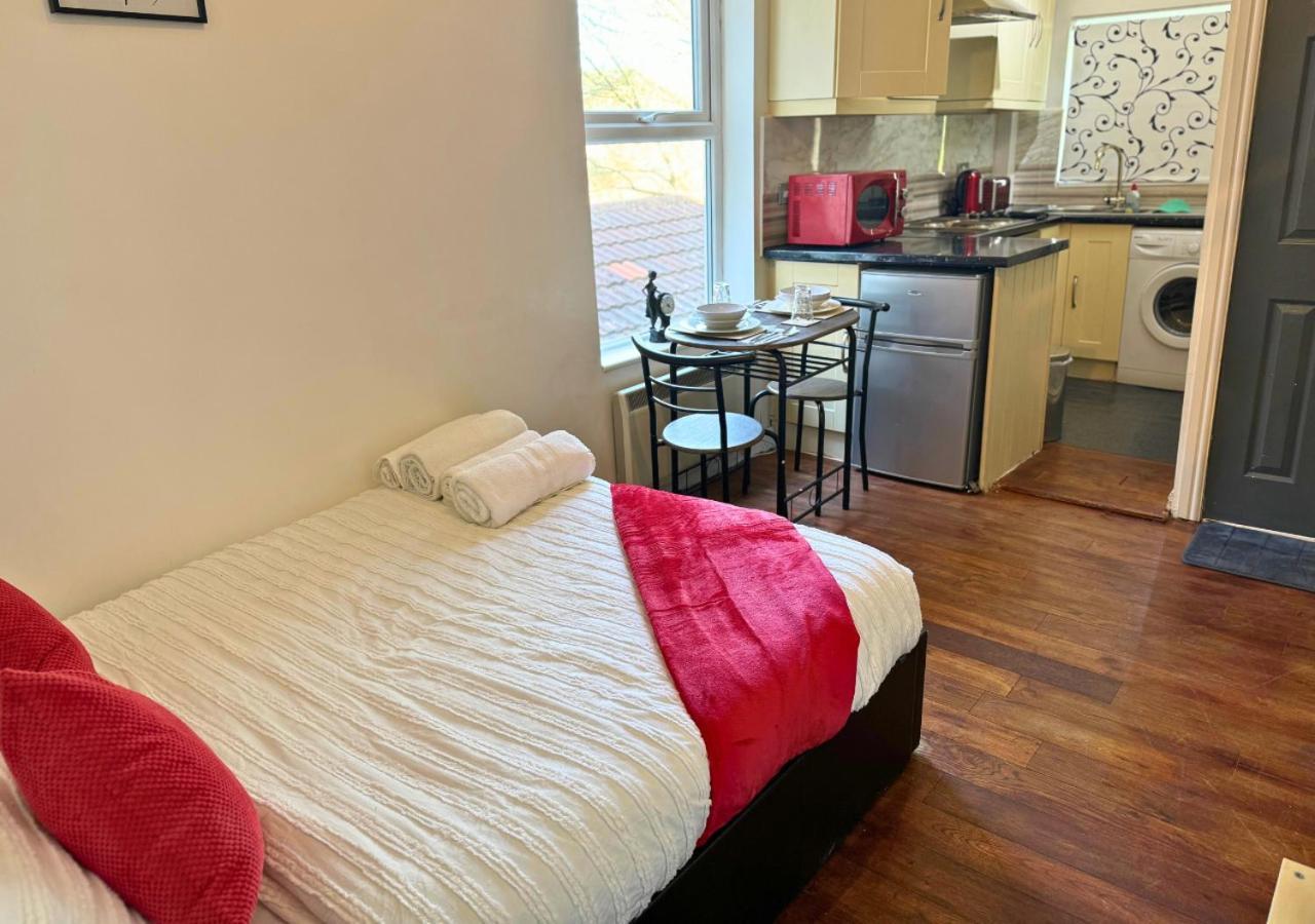 Cosy Getaway For Couples With Free Parking