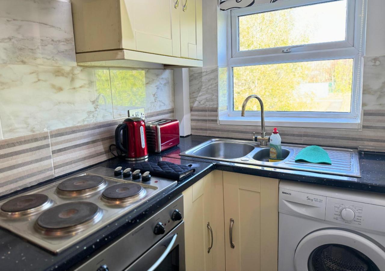 Apartment Cosy Getaway For Couples With Free Parking