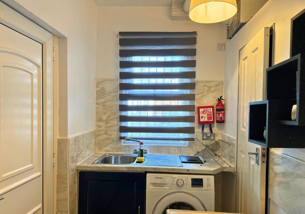 Cosy Getaway For Couples With Free Parking * Liverpool