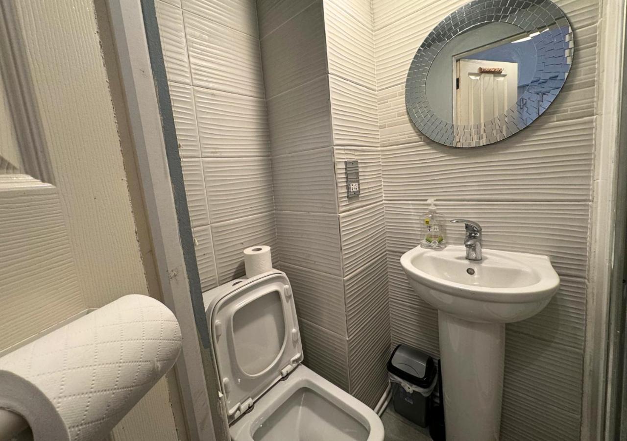 Cosy Getaway For Couples With Free Parking * Liverpool