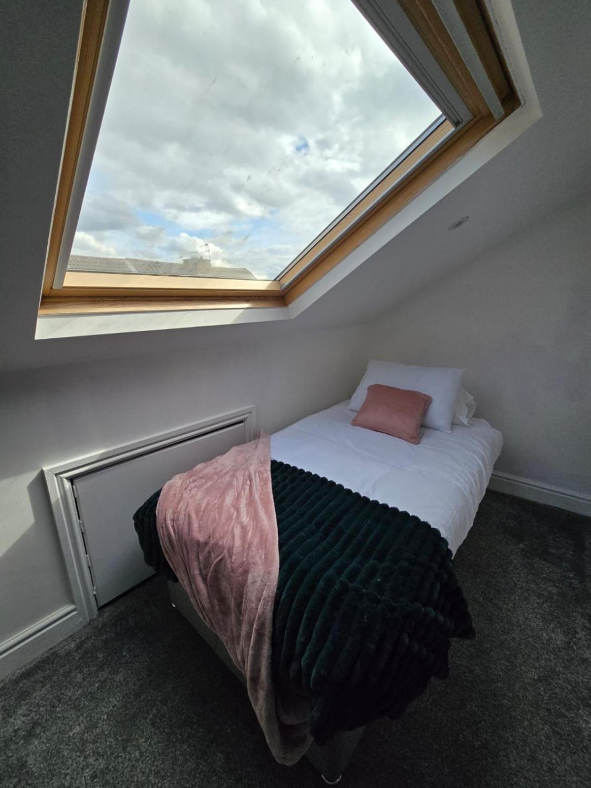 Apartment Light-filled 3-bedroom In Sleep 7 Liverpool