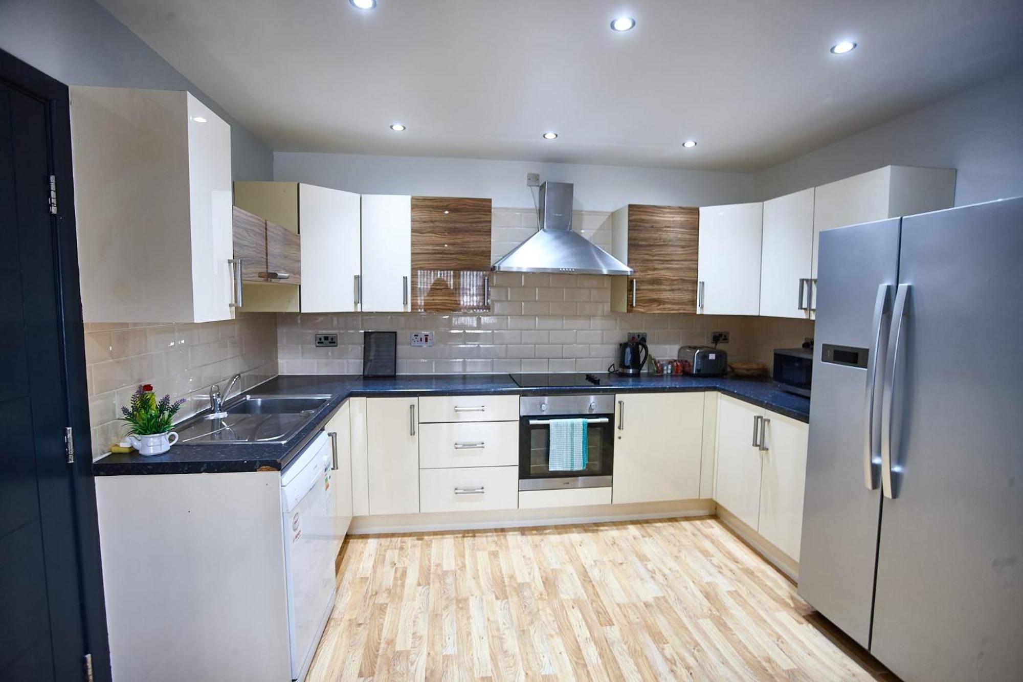Apartment Starr 6 Bedrooms, 6 Bathrooms