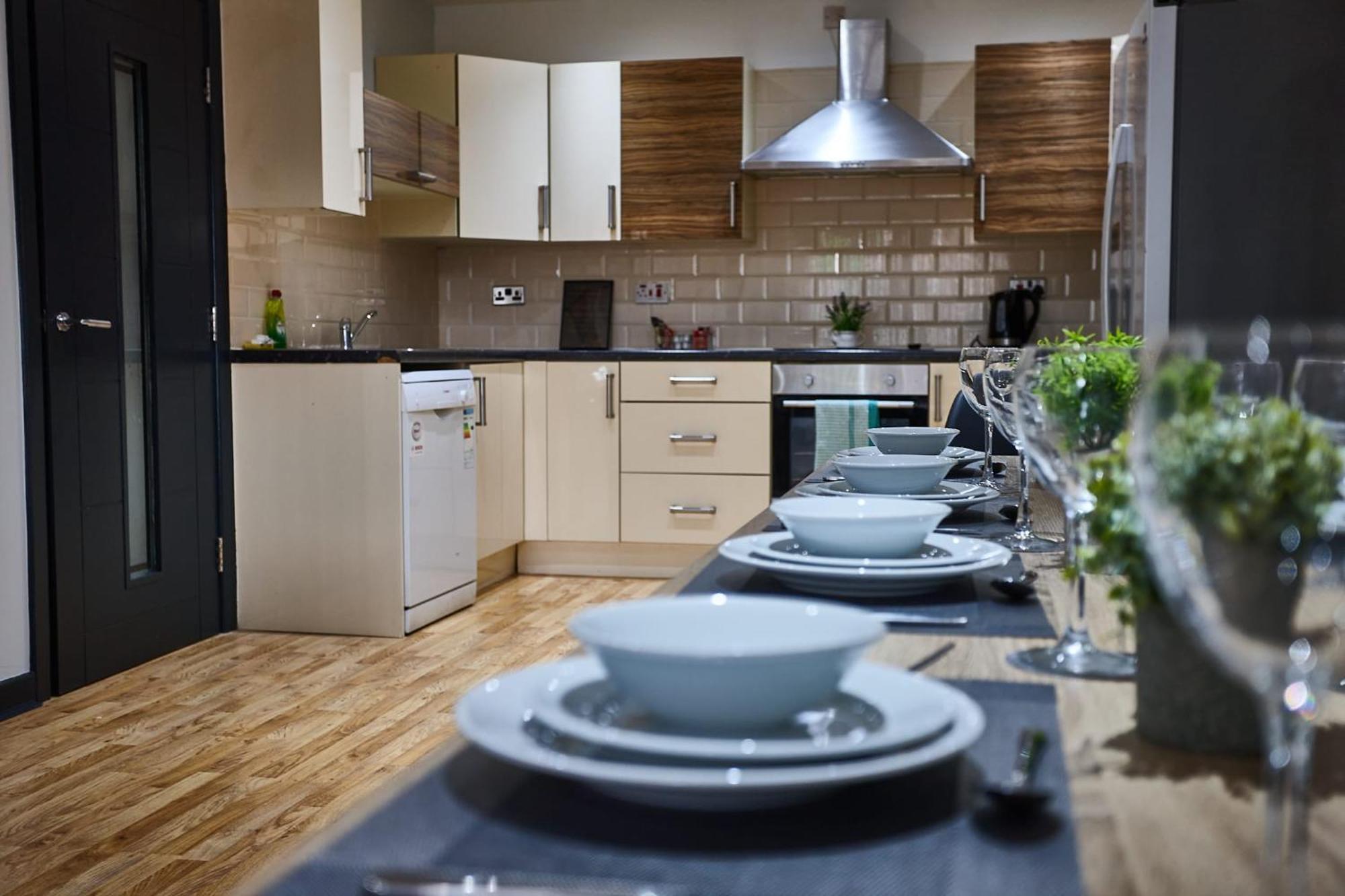 Starr 6 Bedrooms, 6 Bathrooms Liverpool