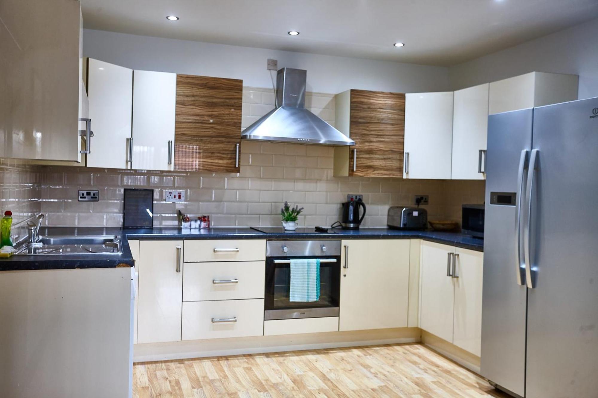 Starr 6 Bedrooms, 6 Bathrooms Apartment