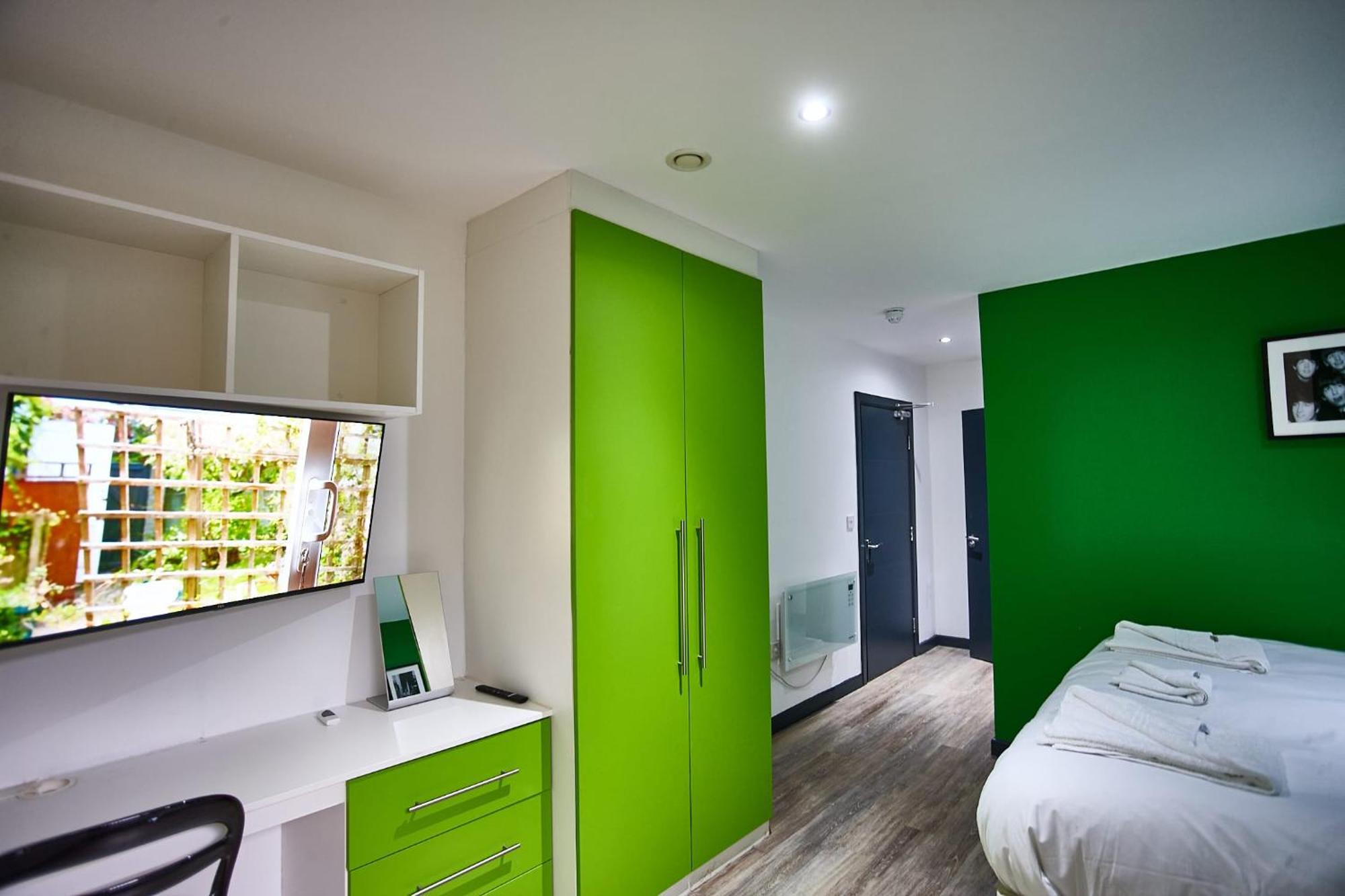 Starr 6 Bedrooms, 6 Bathrooms Apartment *