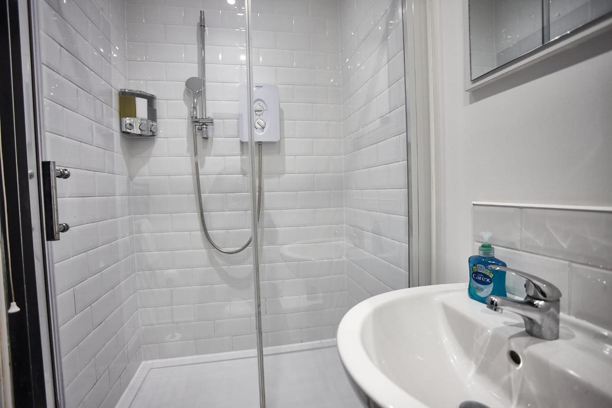 Starr 6 Bedrooms, 6 Bathrooms Apartment *