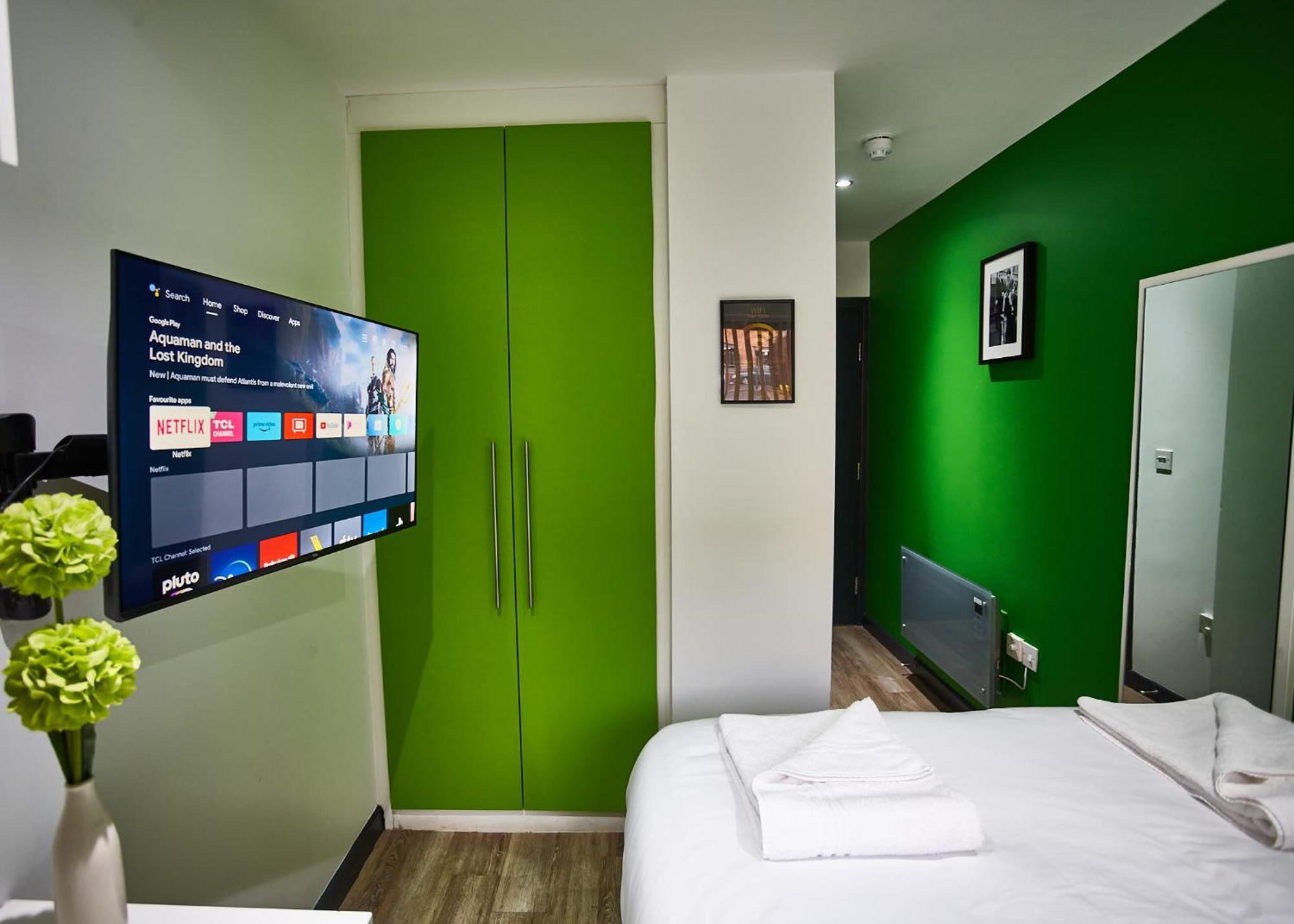 Apartment Starr 6 Bedrooms, 6 Bathrooms *