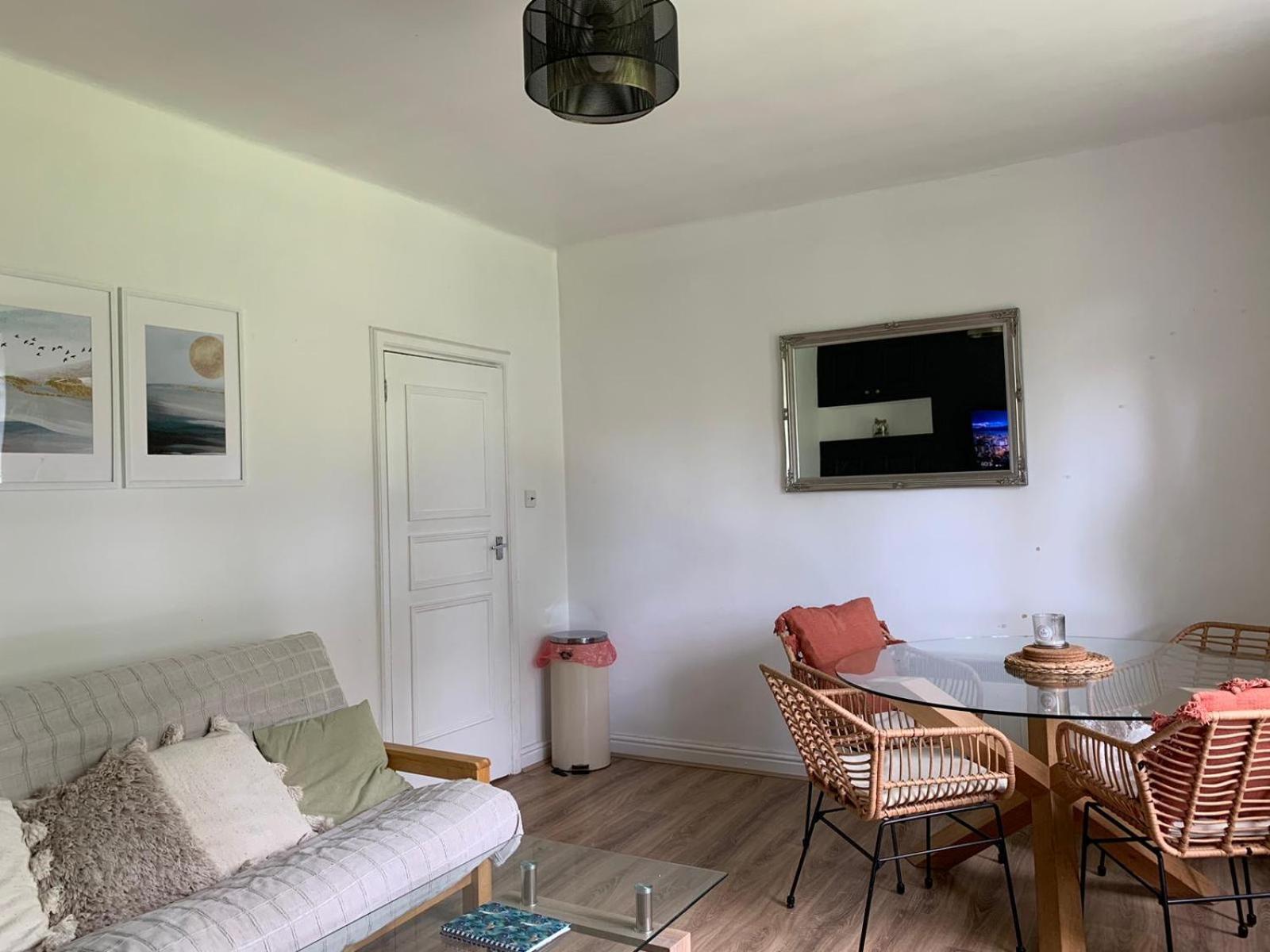 Apartment Linnet House - Relaxing - Leafy - Whole Apt- 2 Bed Liverpool