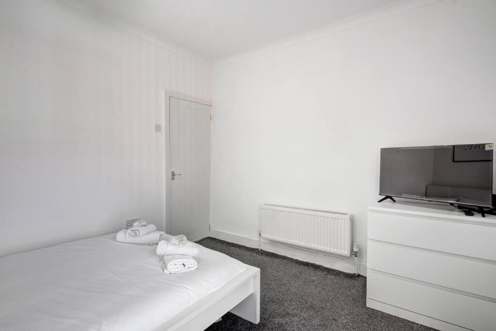 2 Bed House Sleeps 5 The Heart Of Holiday home Liverpool