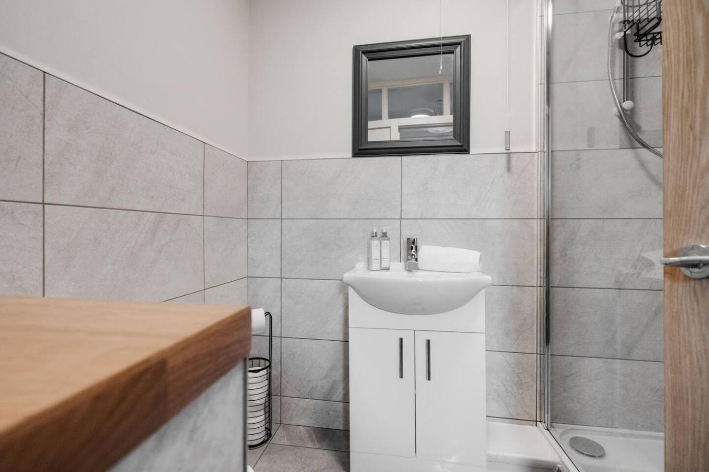 Pass The Keys Woolton - Flat Next To Station Beatles Attractions *