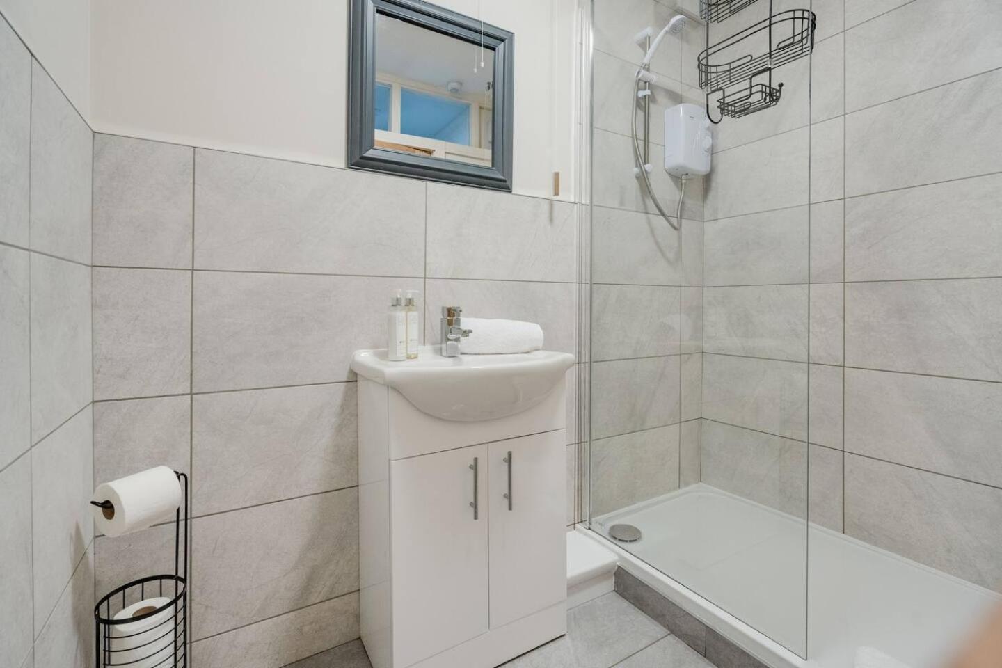 Pass The Keys Woolton - Flat Next To Station Beatles Attractions * Liverpool