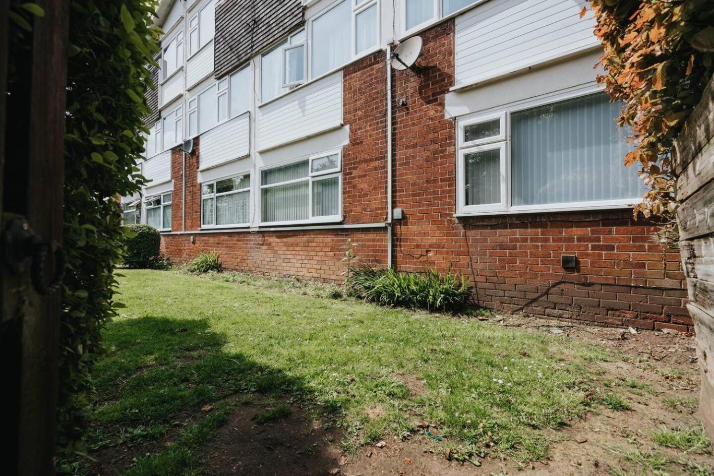 Pass The Keys Woolton - Flat Next To Station Beatles Attractions Liverpool