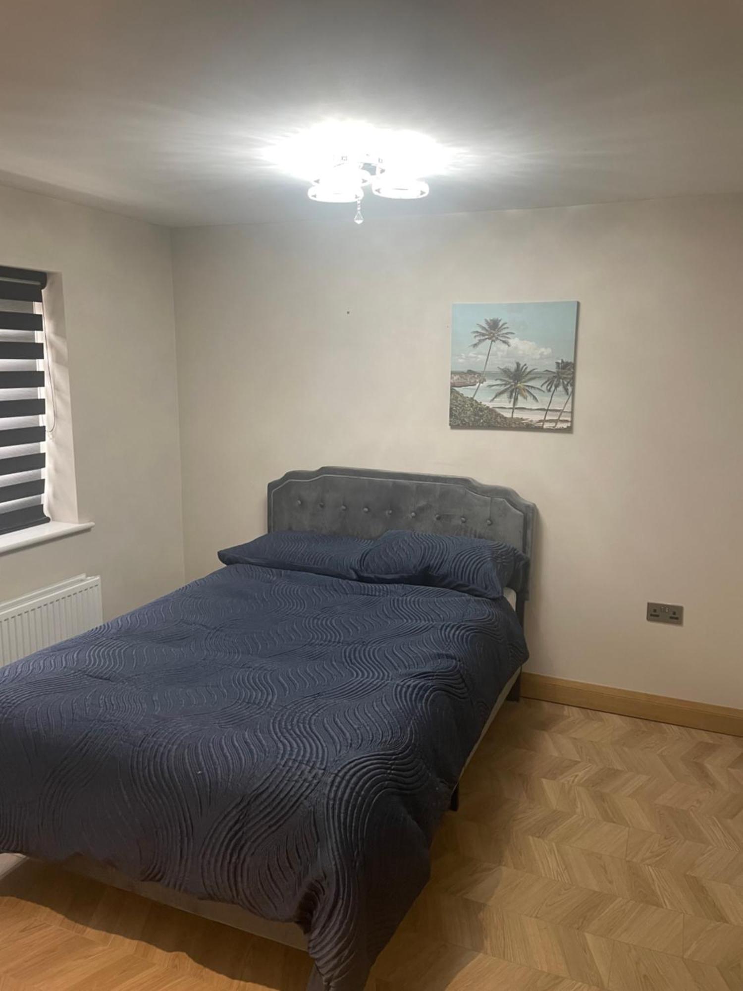 Guest house Luxurious 4 Bedroom House *