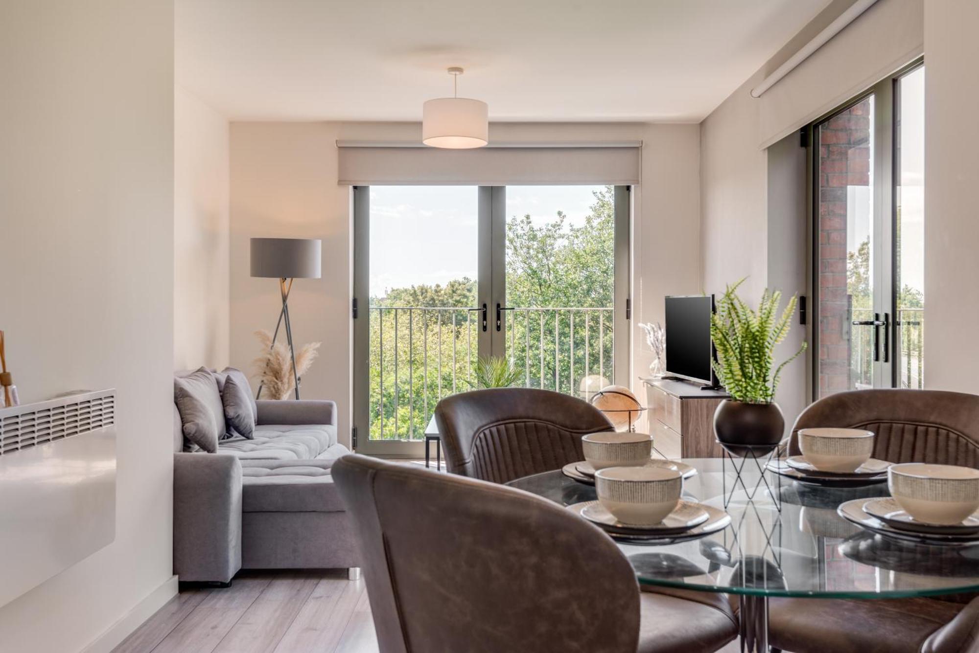Huge Long Offers! Lux City-edge Stay! Perfect For Business & Leisure