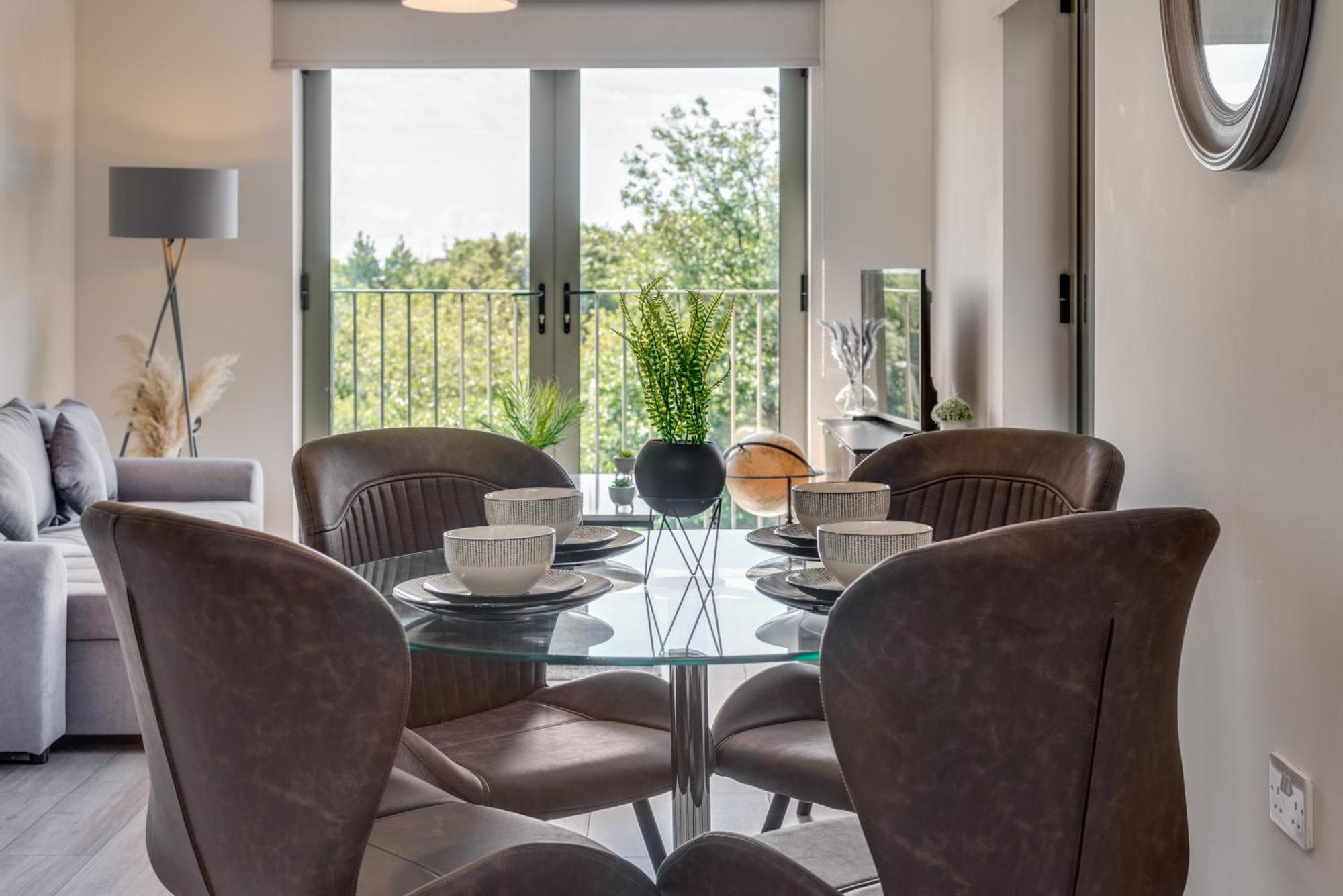 Huge Long Offers! Lux City-edge Stay! Perfect For Business & Leisure