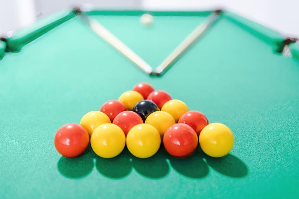 Stylish Apartment, Sleeps 4, Pool Table, Available For Long Term Apartment