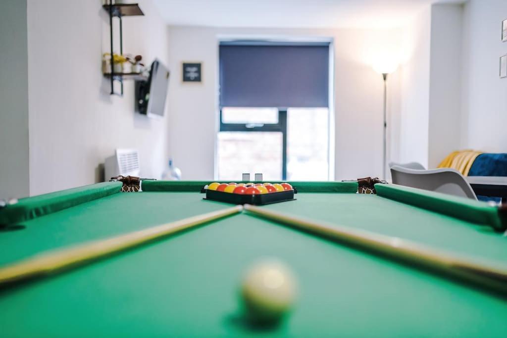 Stylish Apartment, Sleeps 4, Pool Table, Available For Long Term Apartment *
