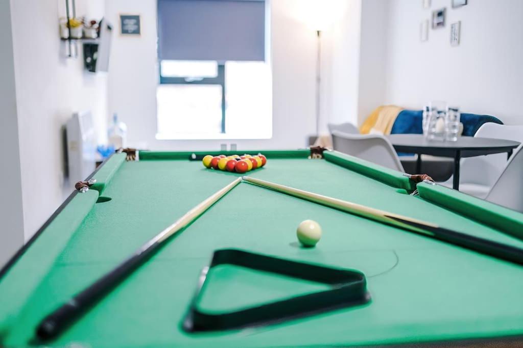 Stylish Apartment, Sleeps 4, Pool Table, Available For Long Term Apartment Liverpool