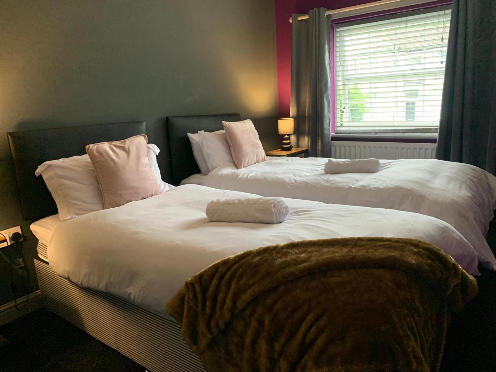Centre Sleeps 4, Free Parking Apartment Liverpool
