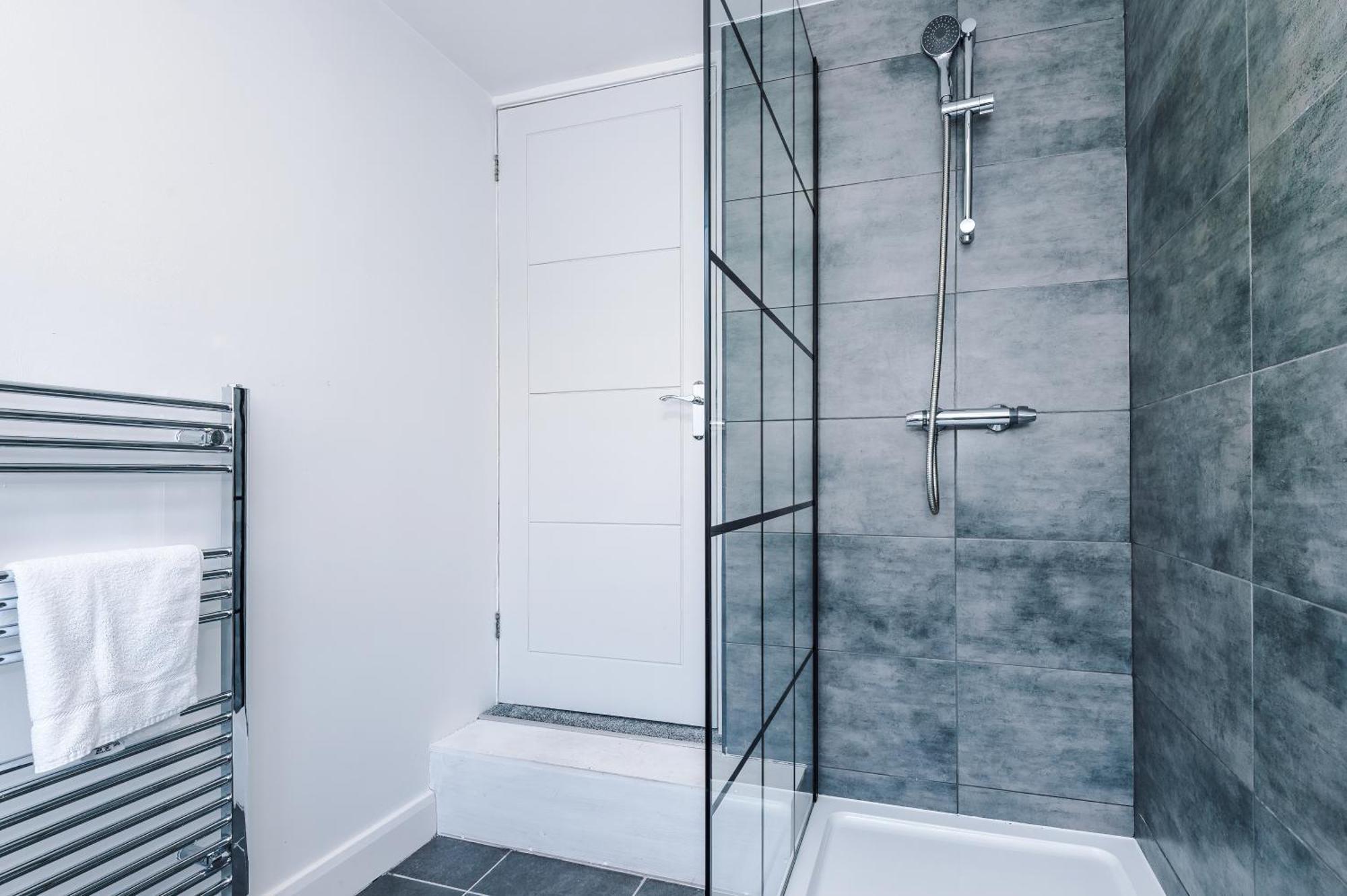 Strathcona House - Air Host & - 3 Bedroom - 3 Bathroom