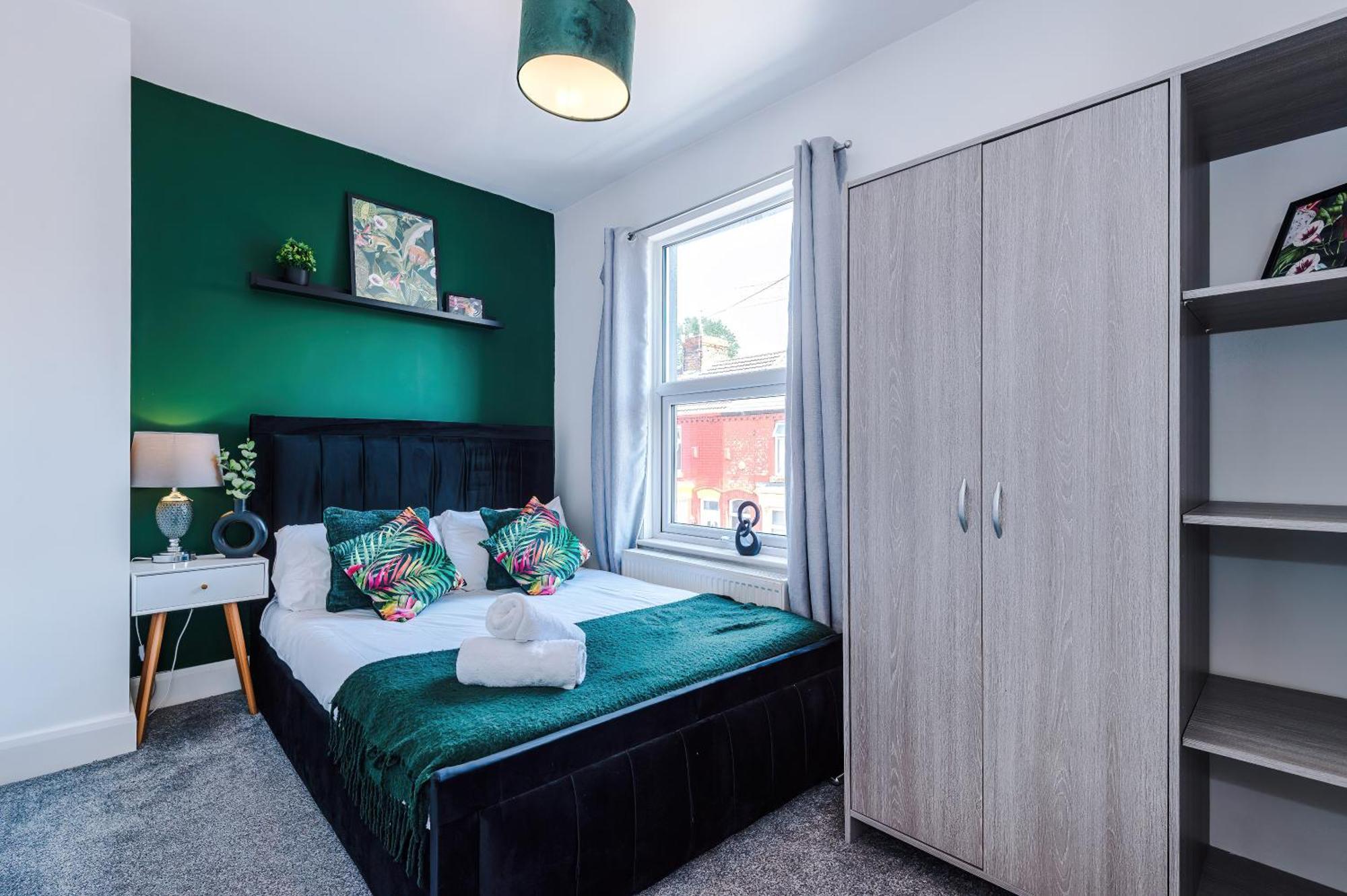 Holiday home Strathcona House - Air Host & - 3 Bedroom - 3 Bathroom *