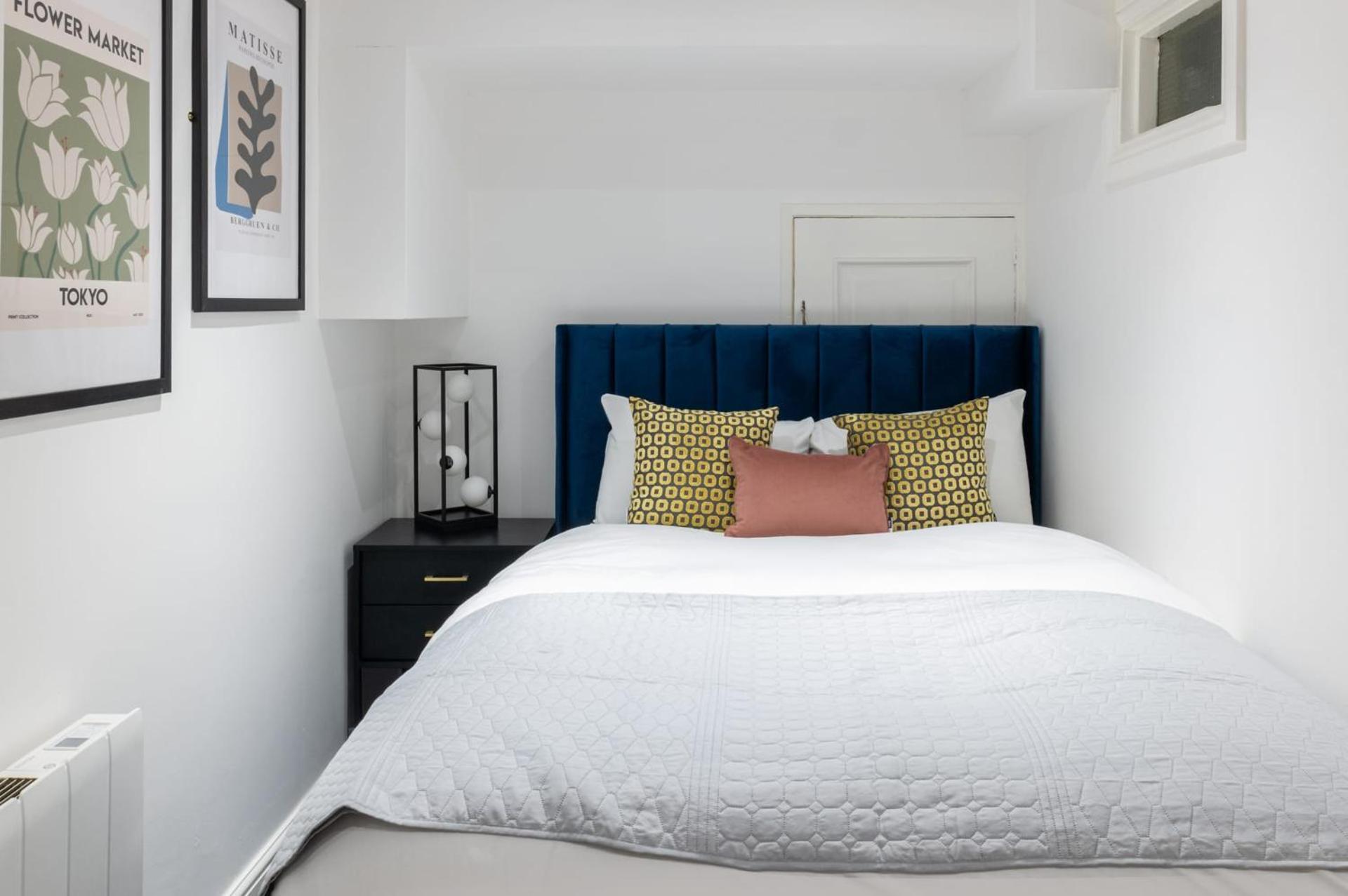Host & - Princes Place *