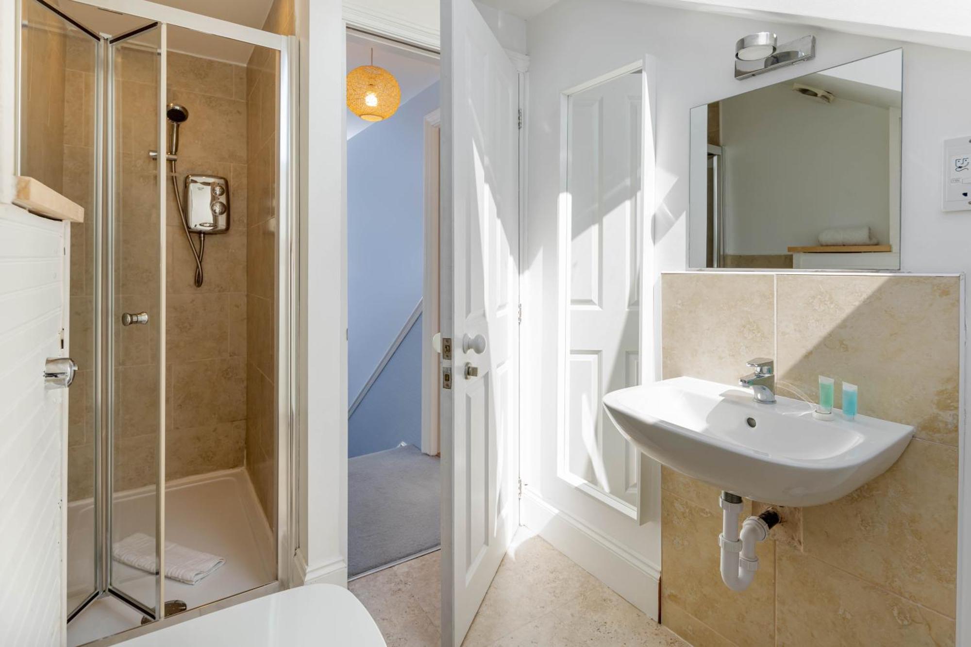Air Host & - Rockfield House - Sleeps 8